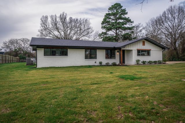 207 N White Oak Rd, White Oak, TX 75693