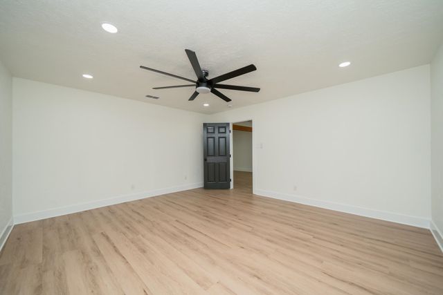 207 N White Oak Rd, White Oak, TX 75693