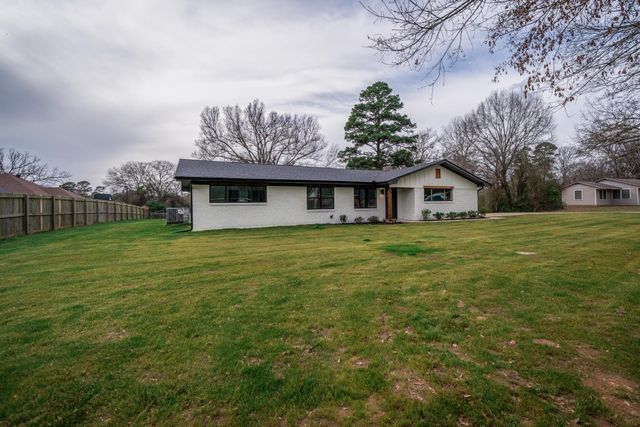 207 N White Oak Rd, White Oak, TX 75693