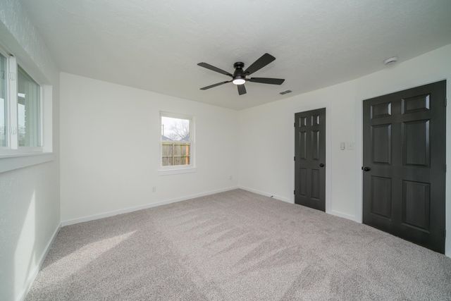 207 N White Oak Rd, White Oak, TX 75693