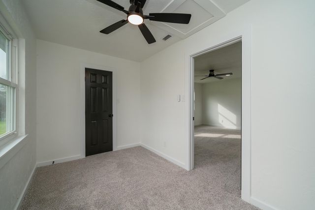 207 N White Oak Rd, White Oak, TX 75693