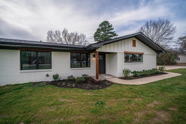 207 N White Oak Rd, White Oak, TX 75693