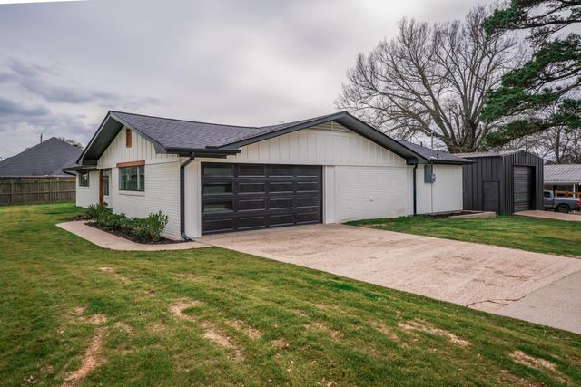 207 N White Oak Rd, White Oak, TX 75693