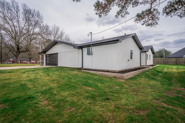 207 N White Oak Rd, White Oak, TX 75693