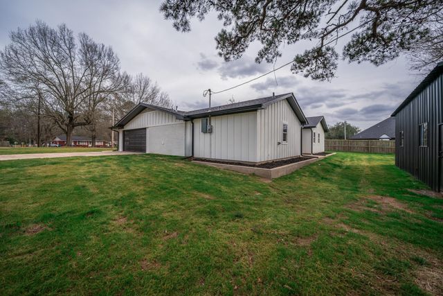 207 N White Oak Rd, White Oak, TX 75693