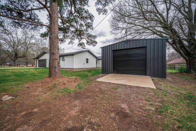 207 N White Oak Rd, White Oak, TX 75693