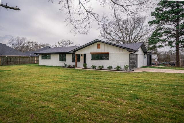 207 N White Oak Rd, White Oak, TX 75693