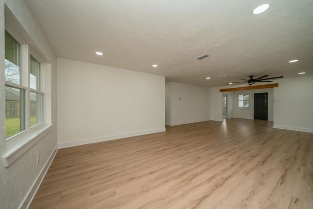 207 N White Oak Rd, White Oak, TX 75693