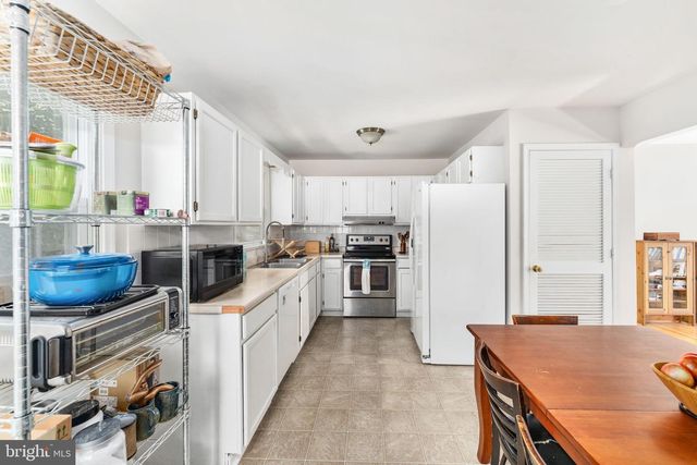 3 HILLCREST DR, Stafford, VA 22556