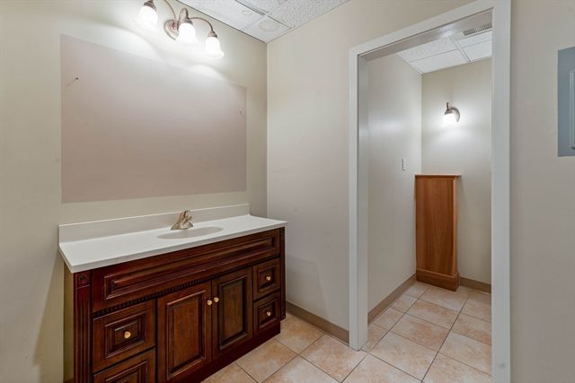 430 Boston St 210, Topsfield, MA 01983