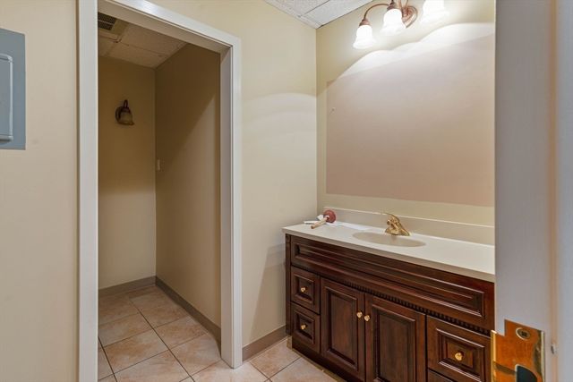 430 Boston St 210, Topsfield, MA 01983