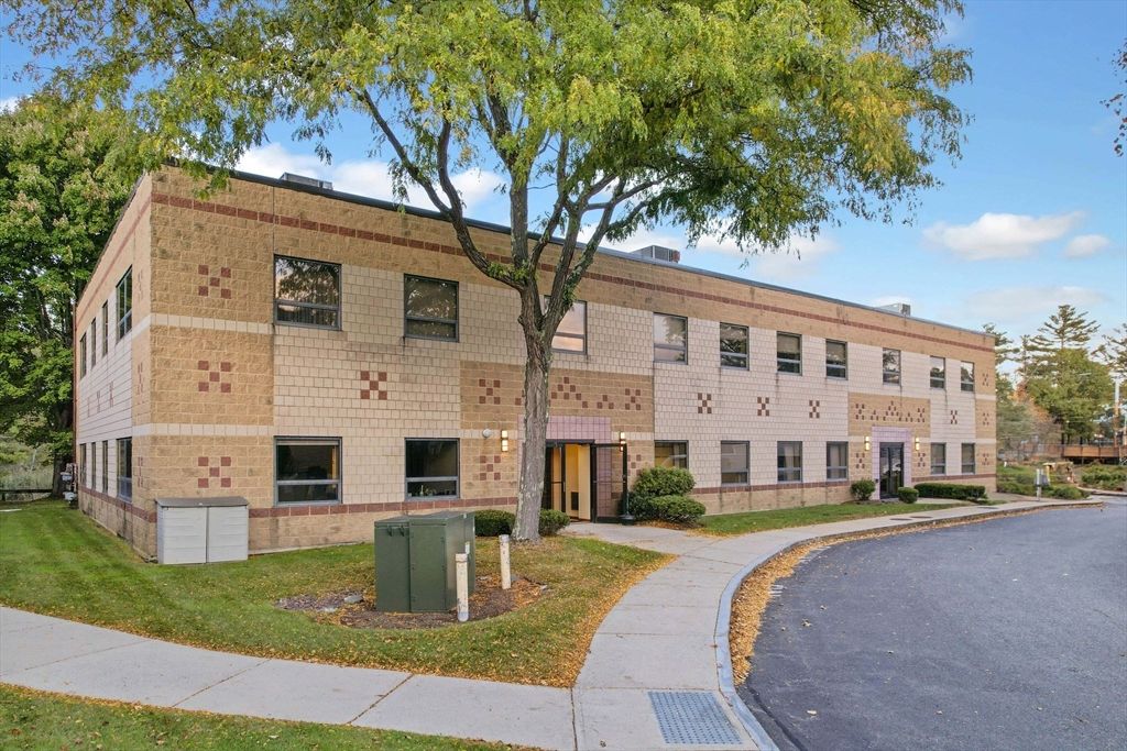 430 Boston St 210, Topsfield, MA 01983