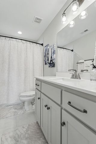 982 Luxborough Dr, Hendersonville, TN 37075