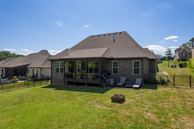 982 Luxborough Dr, Hendersonville, TN 37075