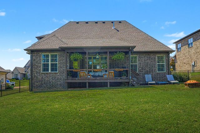 982 Luxborough Dr, Hendersonville, TN 37075