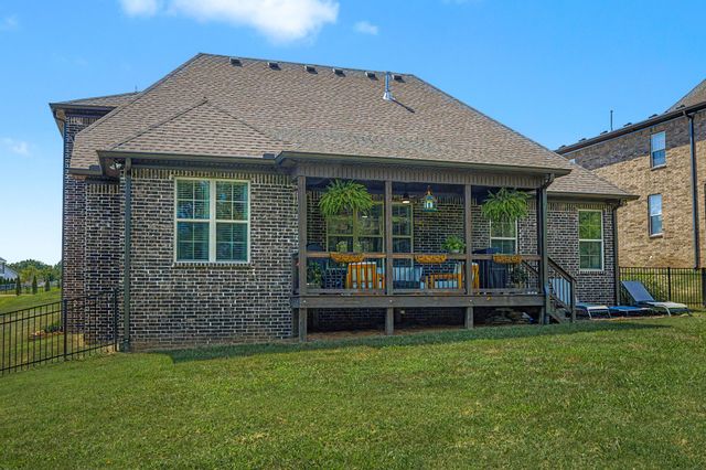 982 Luxborough Dr, Hendersonville, TN 37075