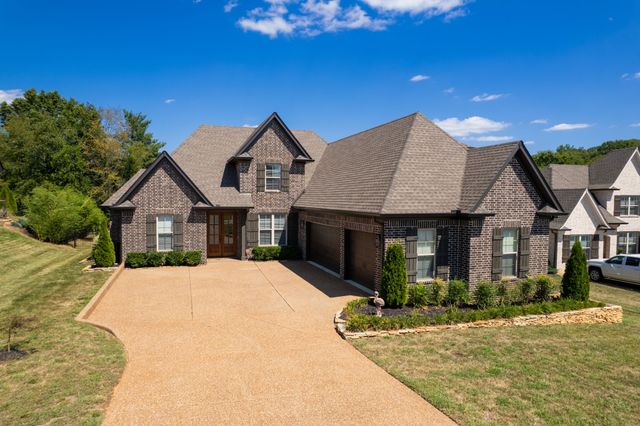 982 Luxborough Dr, Hendersonville, TN 37075