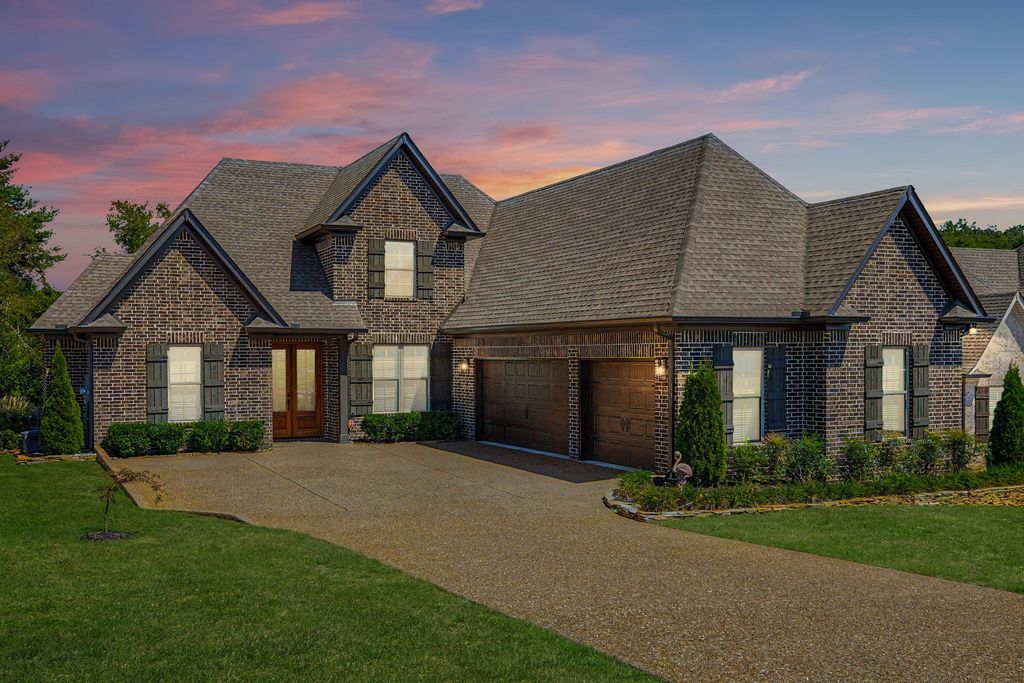982 Luxborough Dr, Hendersonville, TN 37075