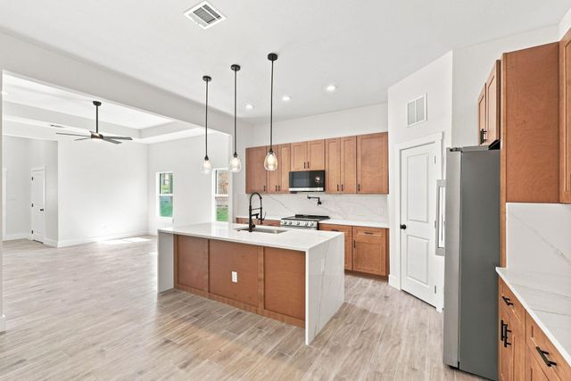 3020 Apache Street, Willis, TX 77378