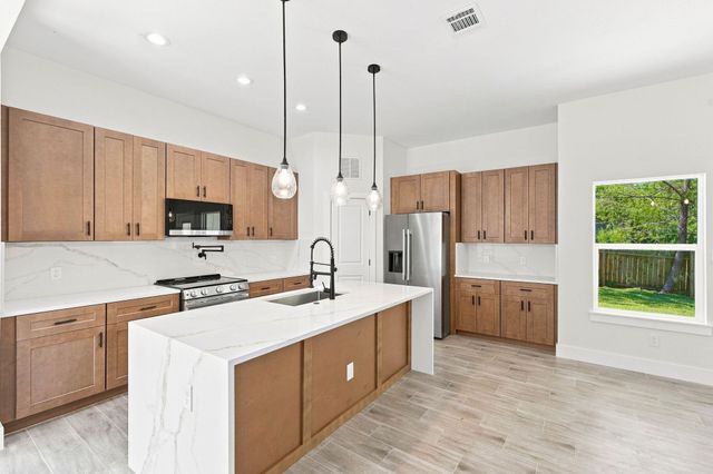3020 Apache Street, Willis, TX 77378