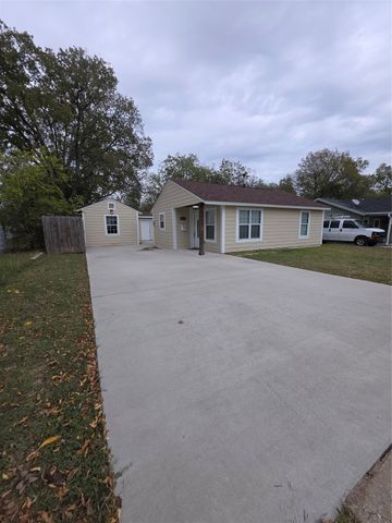 1653 Bell Avenue, Blue Mound, TX 76131