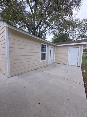 1653 Bell Avenue, Blue Mound, TX 76131