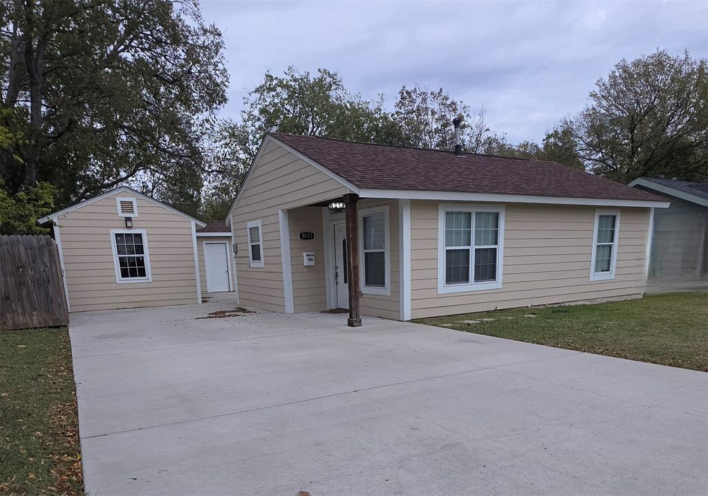 1653 Bell Avenue, Blue Mound, TX 76131