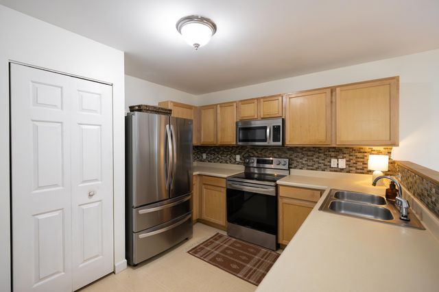 2717 Sycamore River Drive, Fowlerville, MI 48836