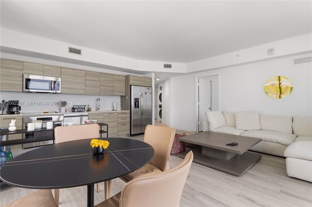 121 NE 34th St 2109, Miami, FL 33137