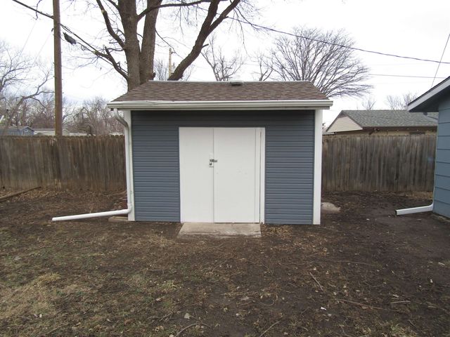 1306 Apache Dr., Salina, KS 67401