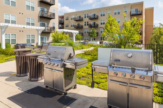 255 N Addison Avenue 325, Elmhurst, IL 60126