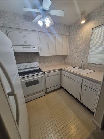 8301 BARDMOOR BOULEVARD 210, Seminole, FL 33777