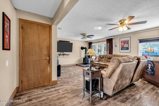 73 Dahlia Lane, Toms River, NJ 08753