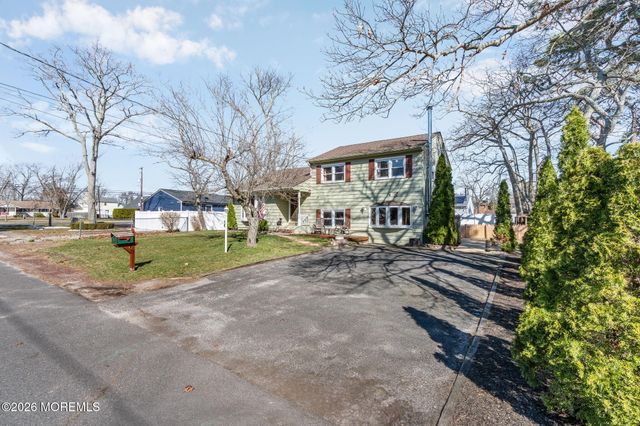 73 Dahlia Lane, Toms River, NJ 08753