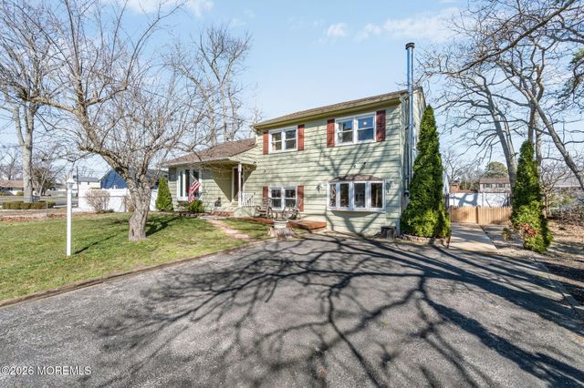 73 Dahlia Lane, Toms River, NJ 08753