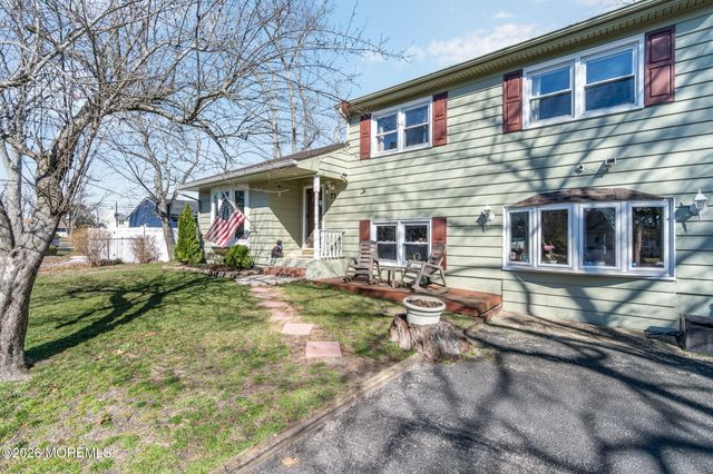 73 Dahlia Lane, Toms River, NJ 08753