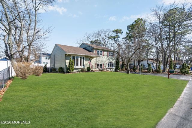 73 Dahlia Lane, Toms River, NJ 08753