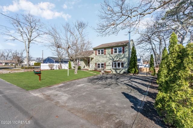 73 Dahlia Lane, Toms River, NJ 08753