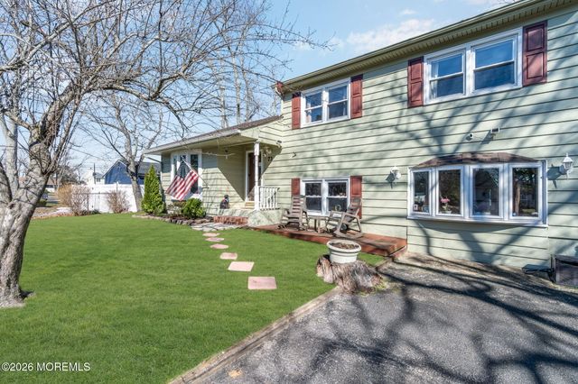73 Dahlia Lane, Toms River, NJ 08753