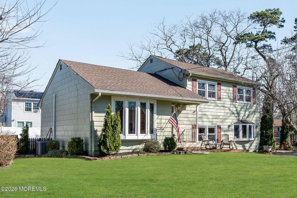 73 Dahlia Lane, Toms River, NJ 08753