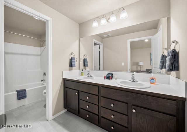 116 W Dustarr LN, Ponderay, ID 83852