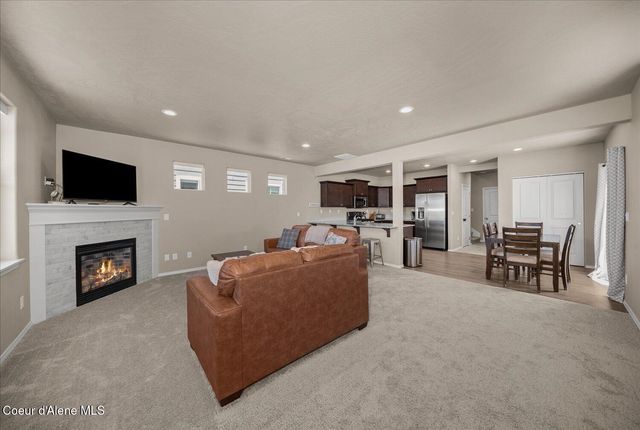 116 W Dustarr LN, Ponderay, ID 83852