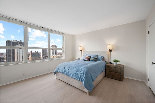 1515 N Astor Street 23BC, Chicago, IL 60610