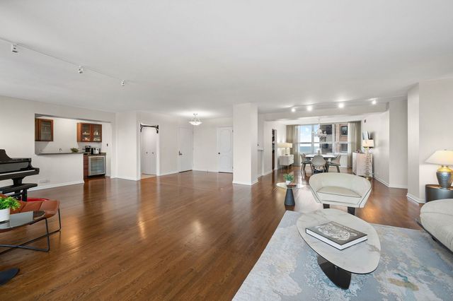 1515 N Astor Street 23BC, Chicago, IL 60610