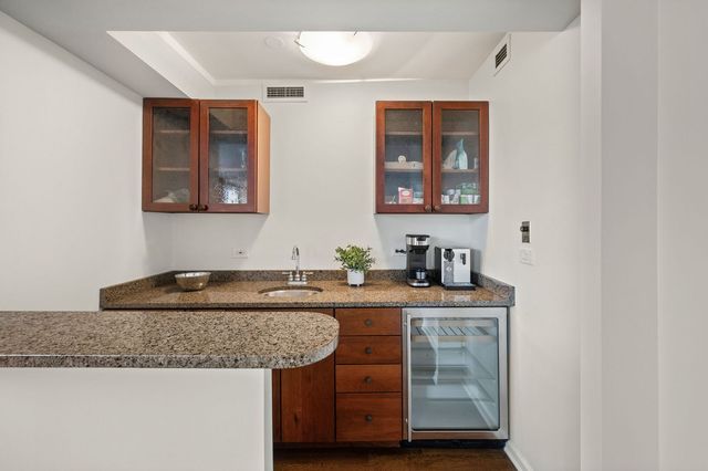 1515 N Astor Street 23BC, Chicago, IL 60610