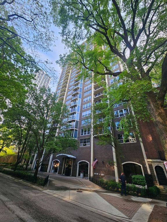 1515 N Astor Street 23BC, Chicago, IL 60610