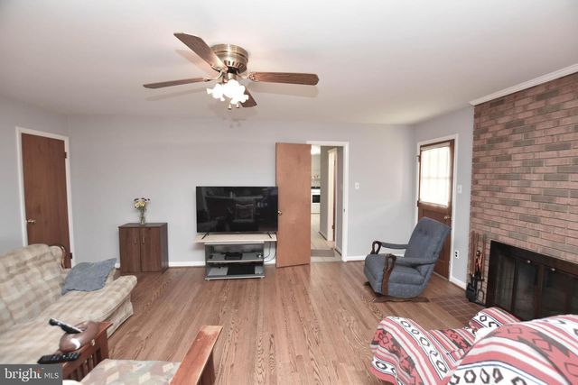 19141 YOUNGS CLIFF RD, Sterling, VA 20165