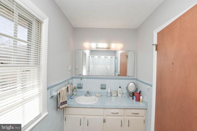 19141 YOUNGS CLIFF RD, Sterling, VA 20165