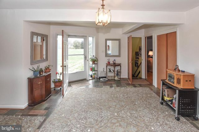 19141 YOUNGS CLIFF RD, Sterling, VA 20165