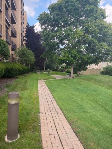 4601 W Touhy Avenue 506, Lincolnwood, IL 60712
